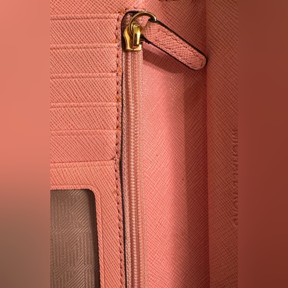 Michael Kors Pebbled Leather Smartphone Wristlet - Picture 4 of 4